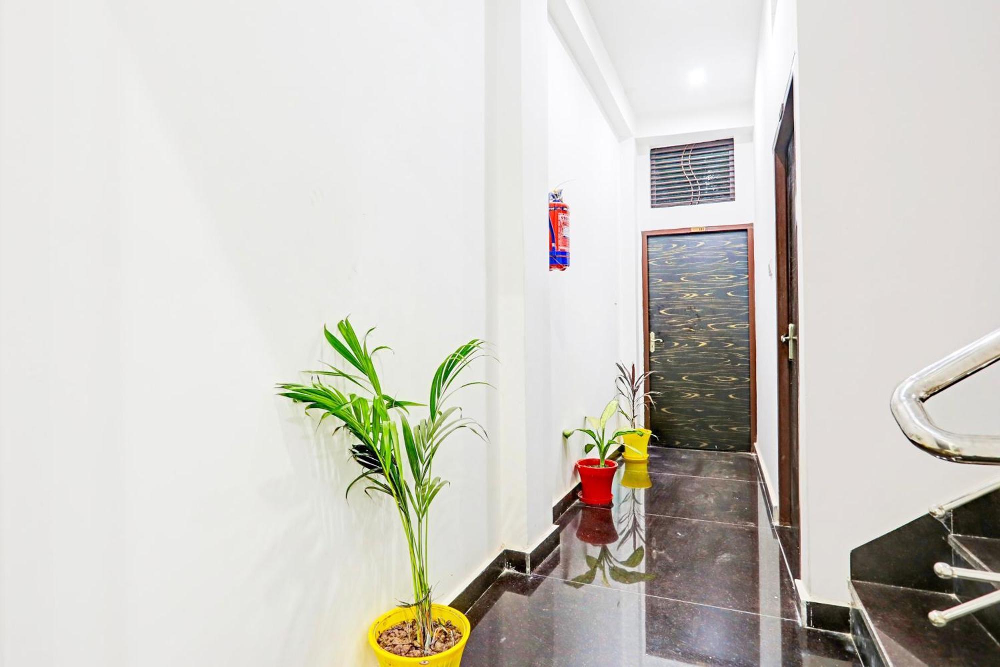 Hotel O The Maruti Paying Guest House Varanasi Exterior photo